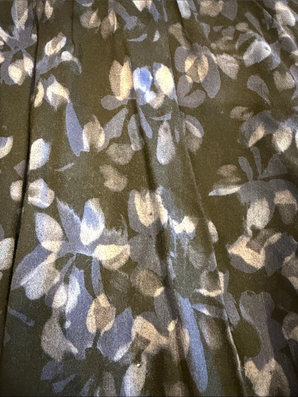 Bella Dahl Black Blouse with Blue Floral Print - Picture 4 of 6
